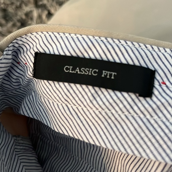 Bloomingdale’s The men’s store classic khaki pants 33w x 32L - Picture 6 of 8